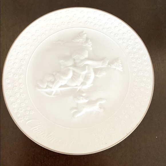 Avon Other - AVON Vintage (1985)  A Child's Christmas porcelain bisque decorative pla…